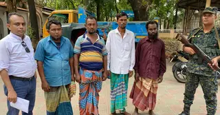 ফিক্সড নাইলন জাল বসিয়ে মাছ ধরায় ফেনীতে ৪ জেলের কারাদণ্ড